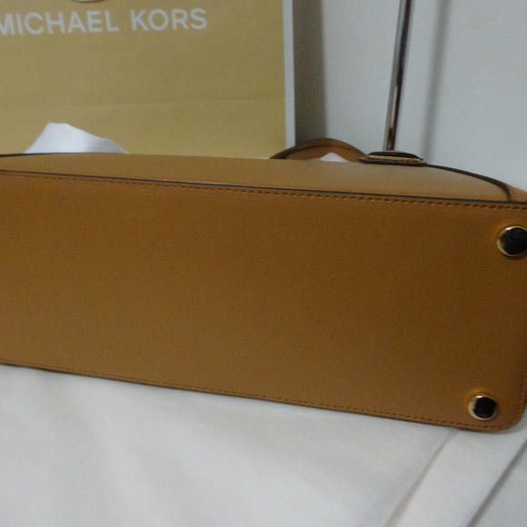 Michael Kors "Maddie" Medium EW Shoulder Bag - Picture 5 of 6